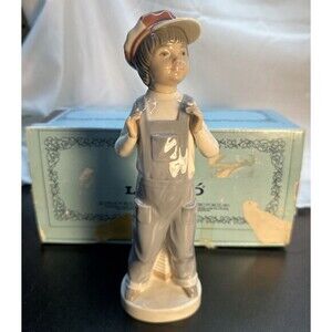 LLADRO 4898 BOY FROM MADRID WITH ACCORDION FIGURINE WITH BOX